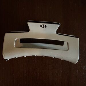 Lululemon Athletica Cream Hair Clip